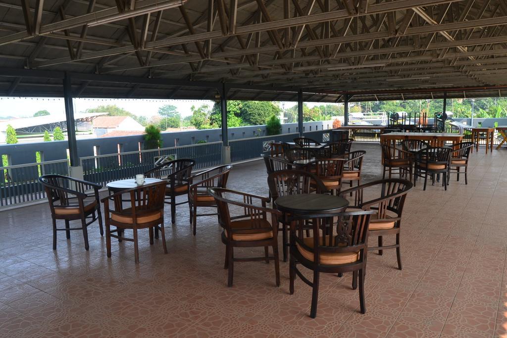 Hotel Khalista Purwakarta Kültér fotó