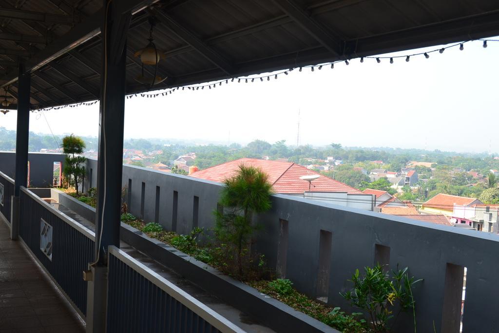 Hotel Khalista Purwakarta Kültér fotó