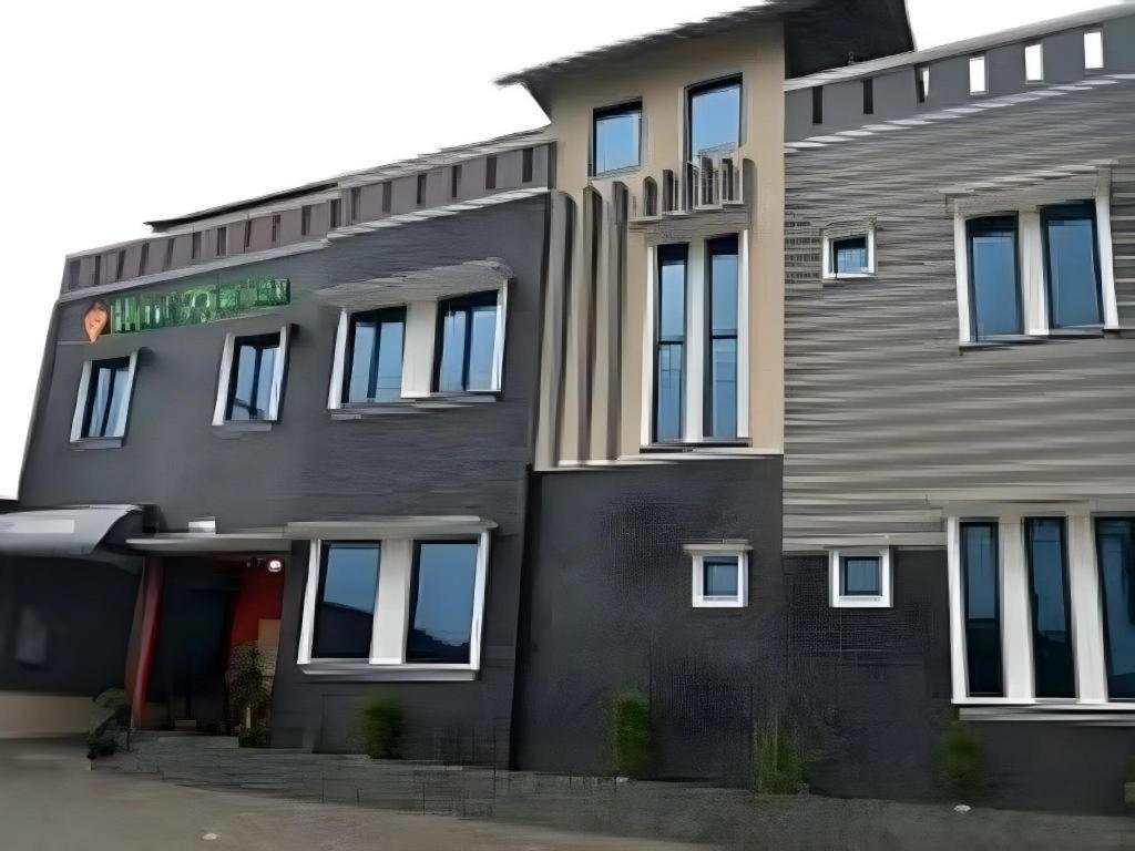 Hotel Khalista Purwakarta Kültér fotó
