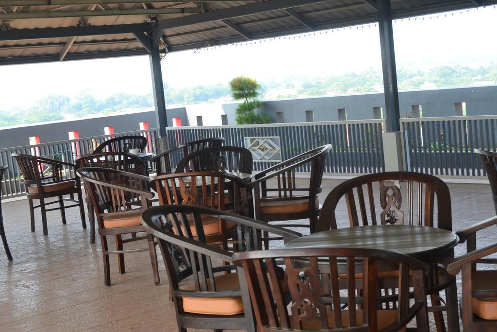 Hotel Khalista Purwakarta Kültér fotó